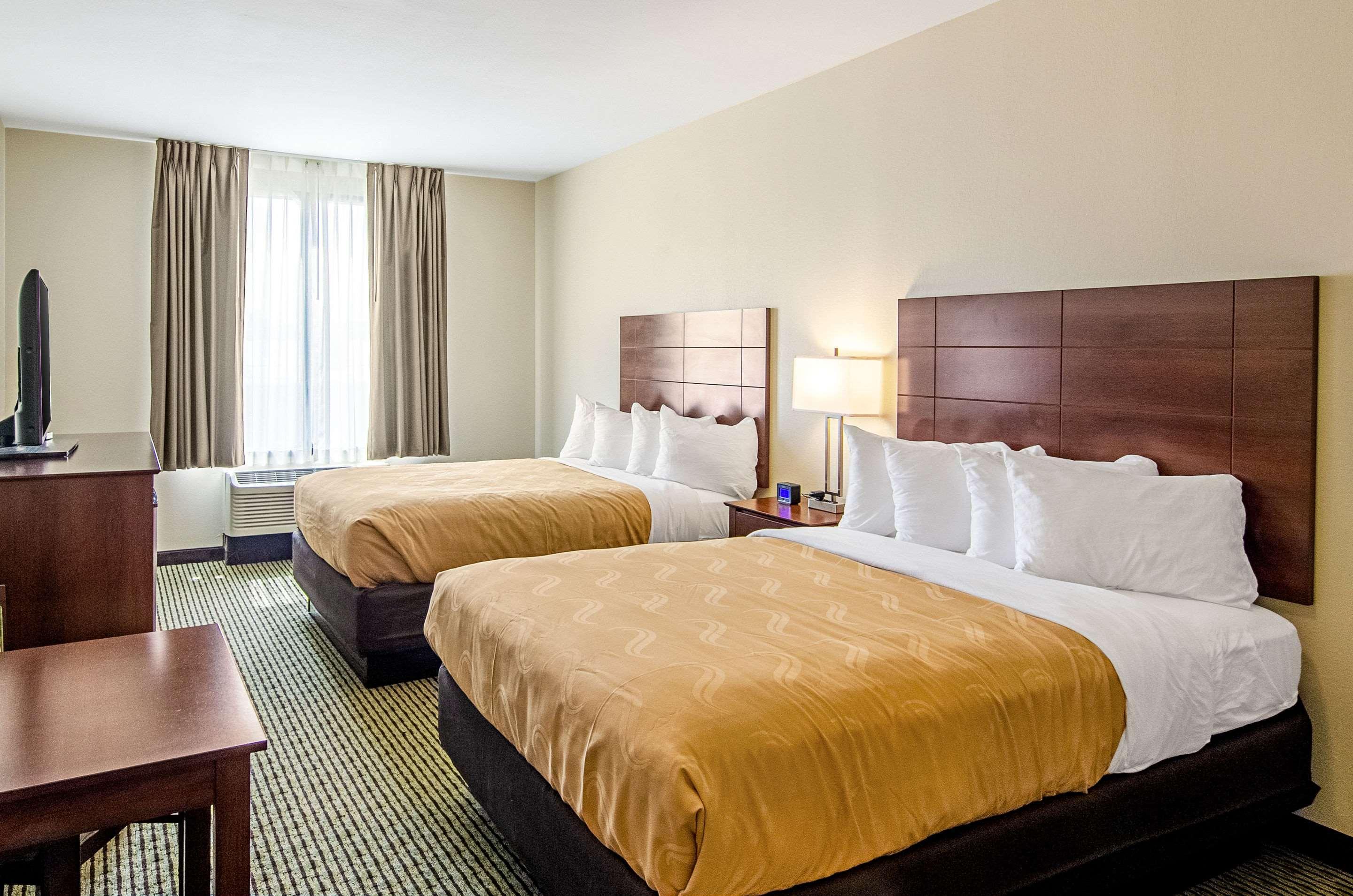 Quality Inn & Suites Near Tanger Outlet Mall Gonzales Eksteriør bilde