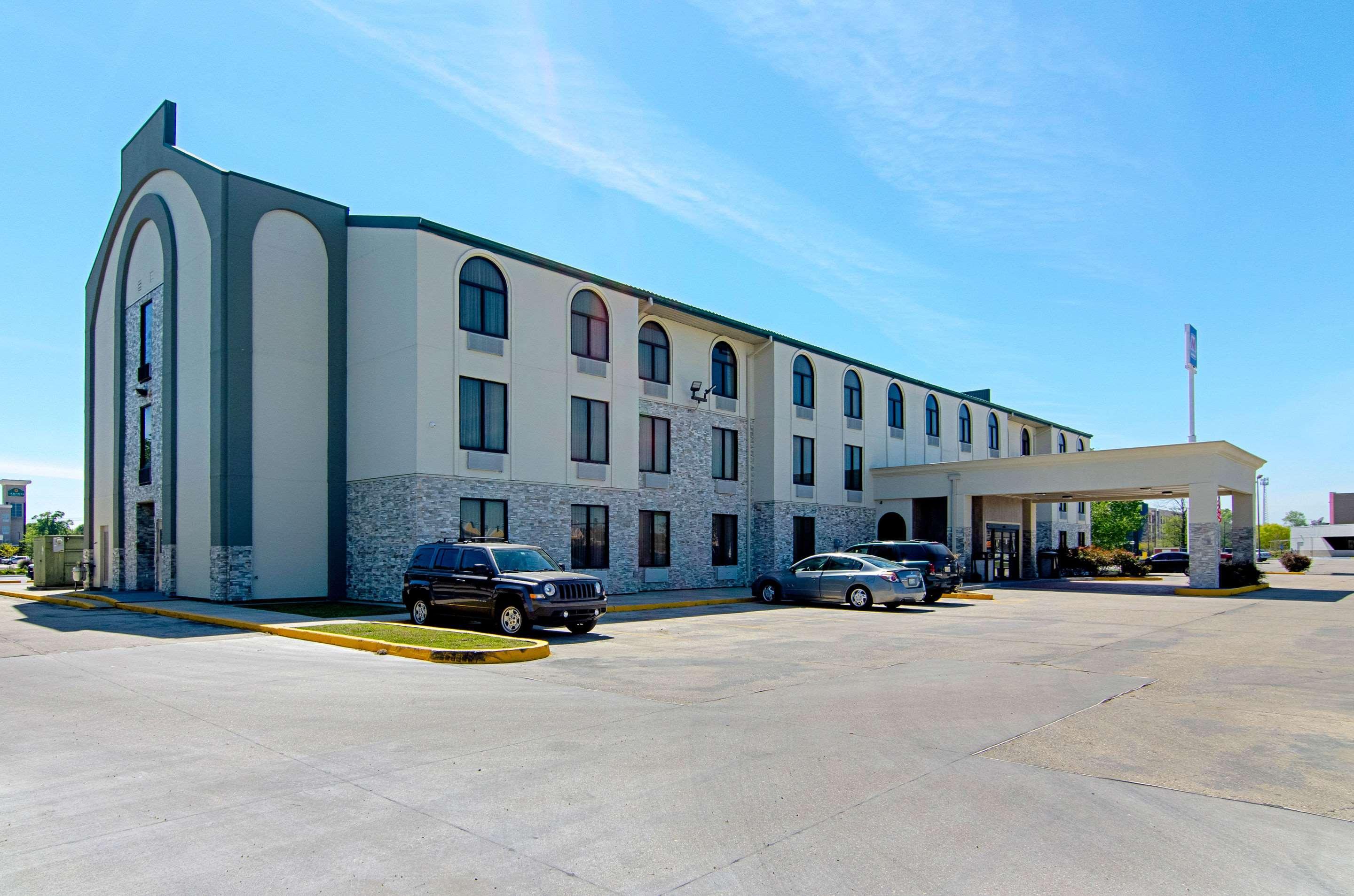 Quality Inn & Suites Near Tanger Outlet Mall Gonzales Eksteriør bilde