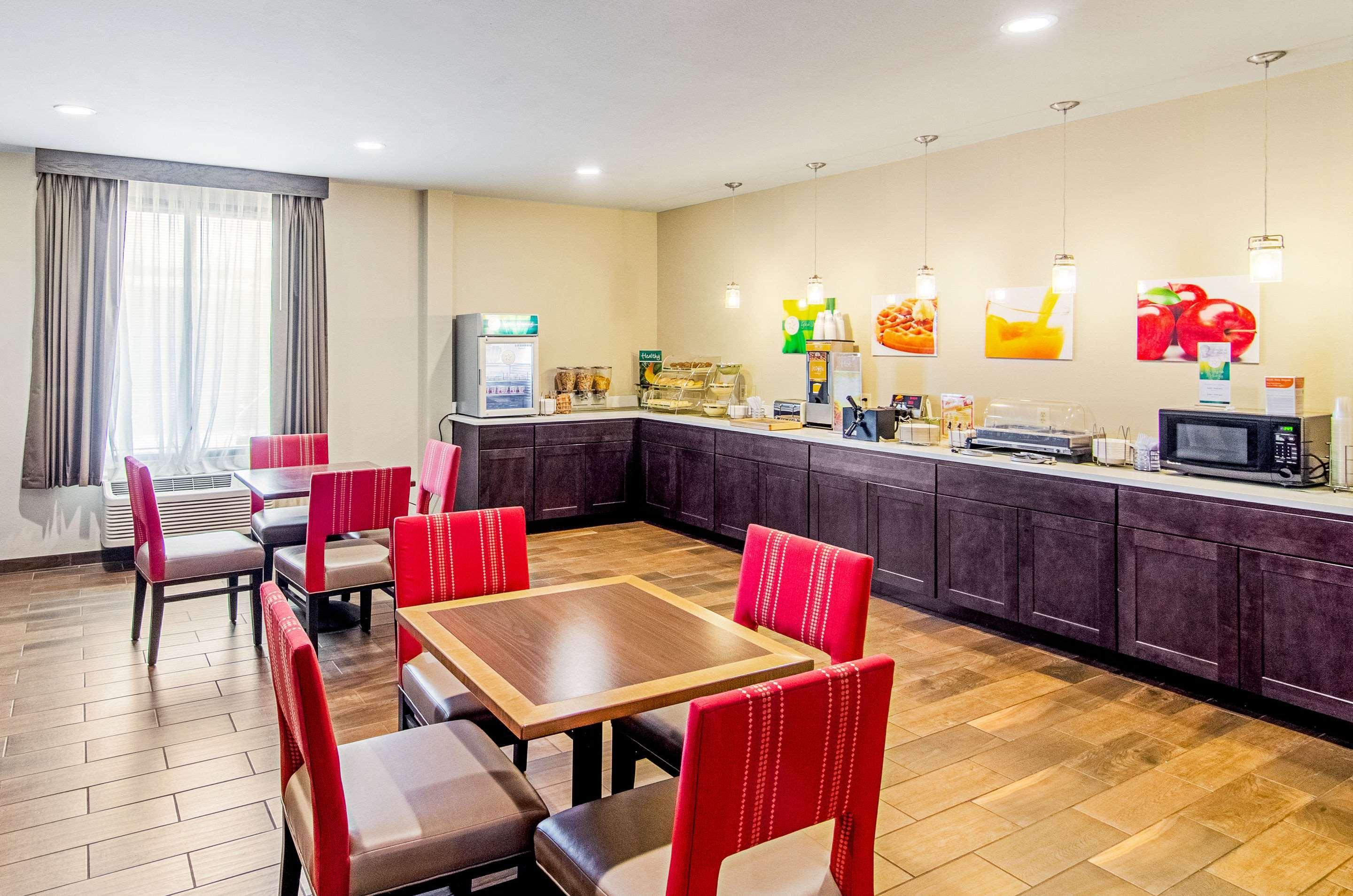 Quality Inn & Suites Near Tanger Outlet Mall Gonzales Eksteriør bilde