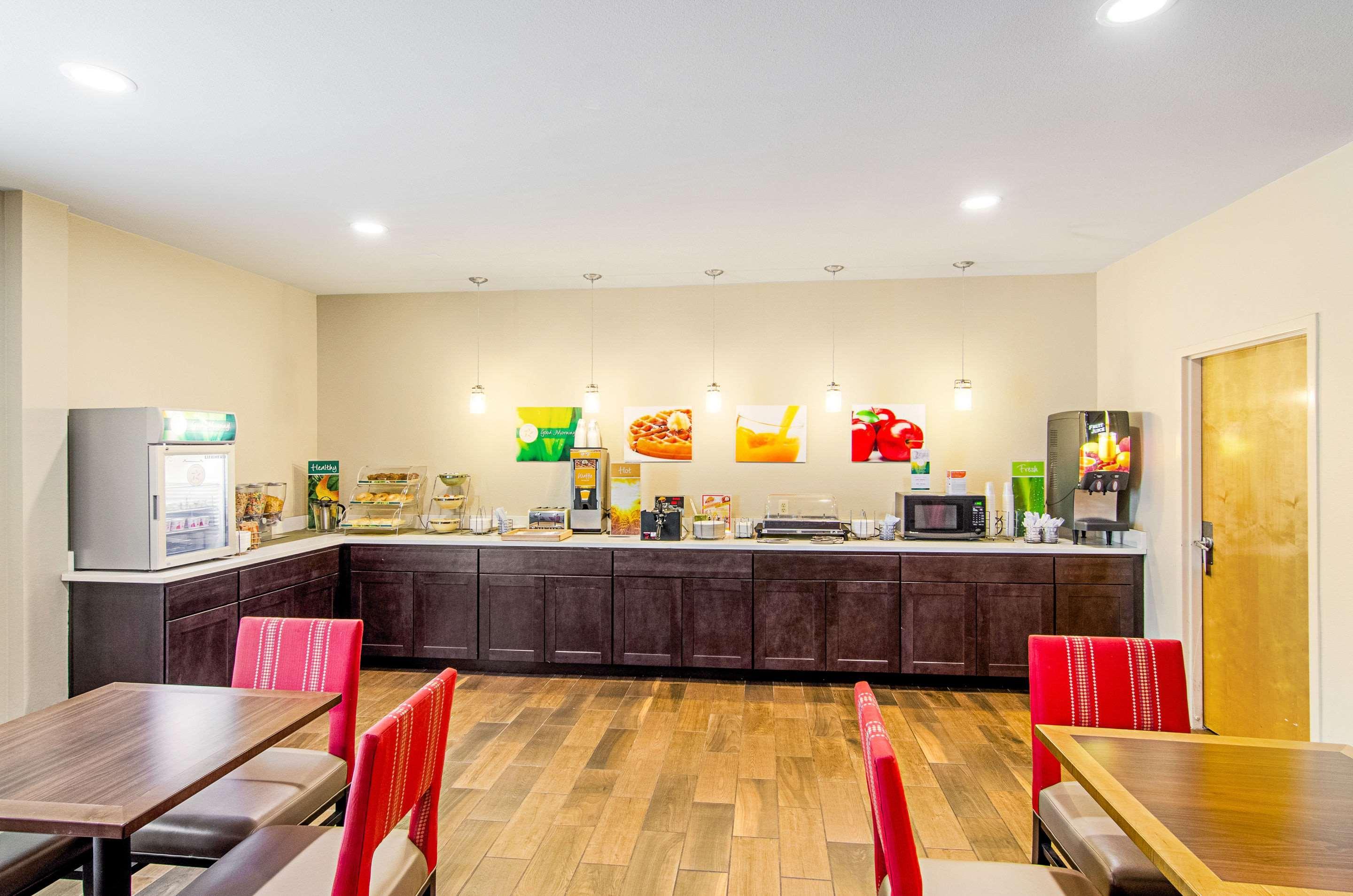Quality Inn & Suites Near Tanger Outlet Mall Gonzales Eksteriør bilde