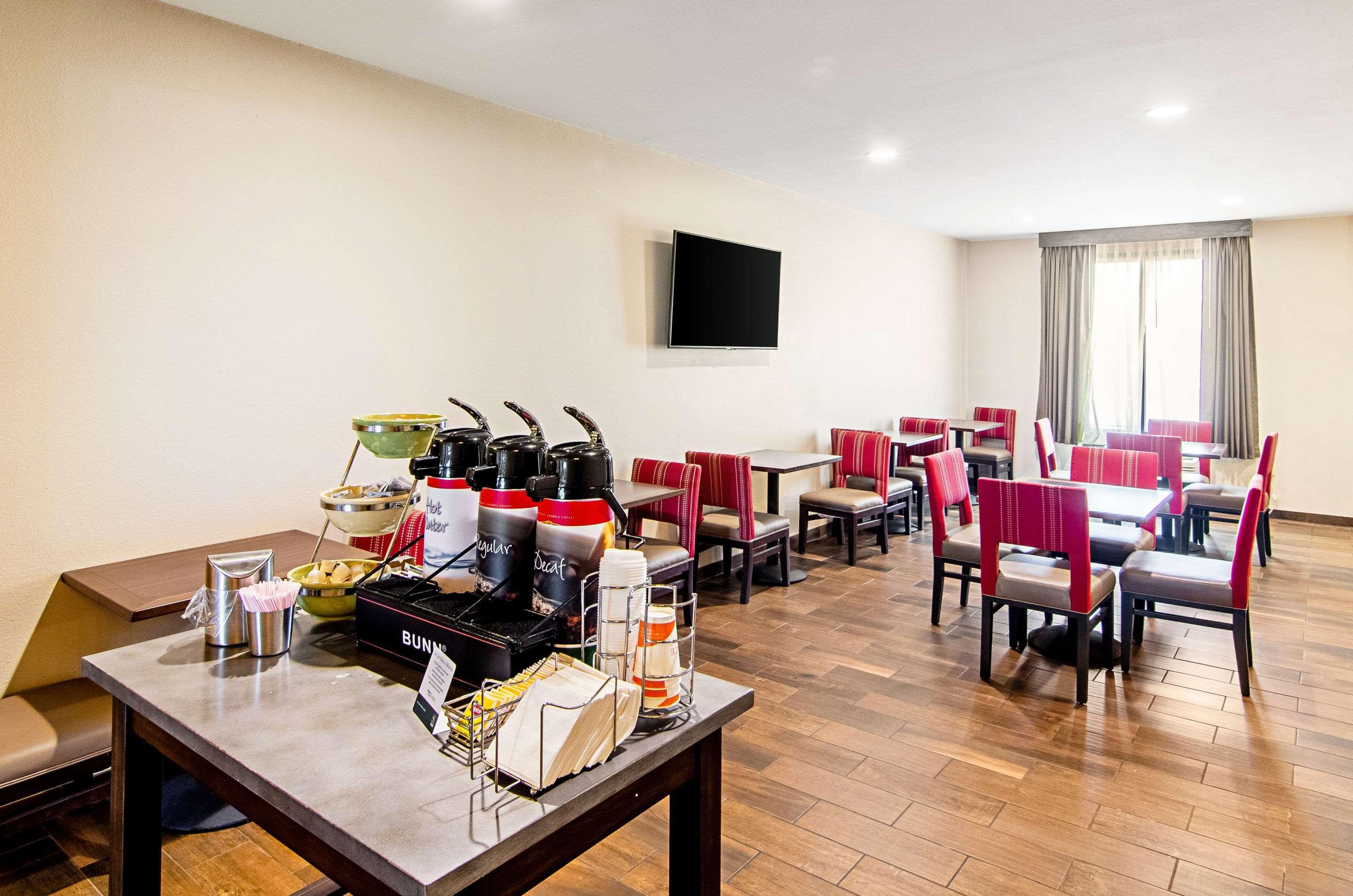 Quality Inn & Suites Near Tanger Outlet Mall Gonzales Eksteriør bilde