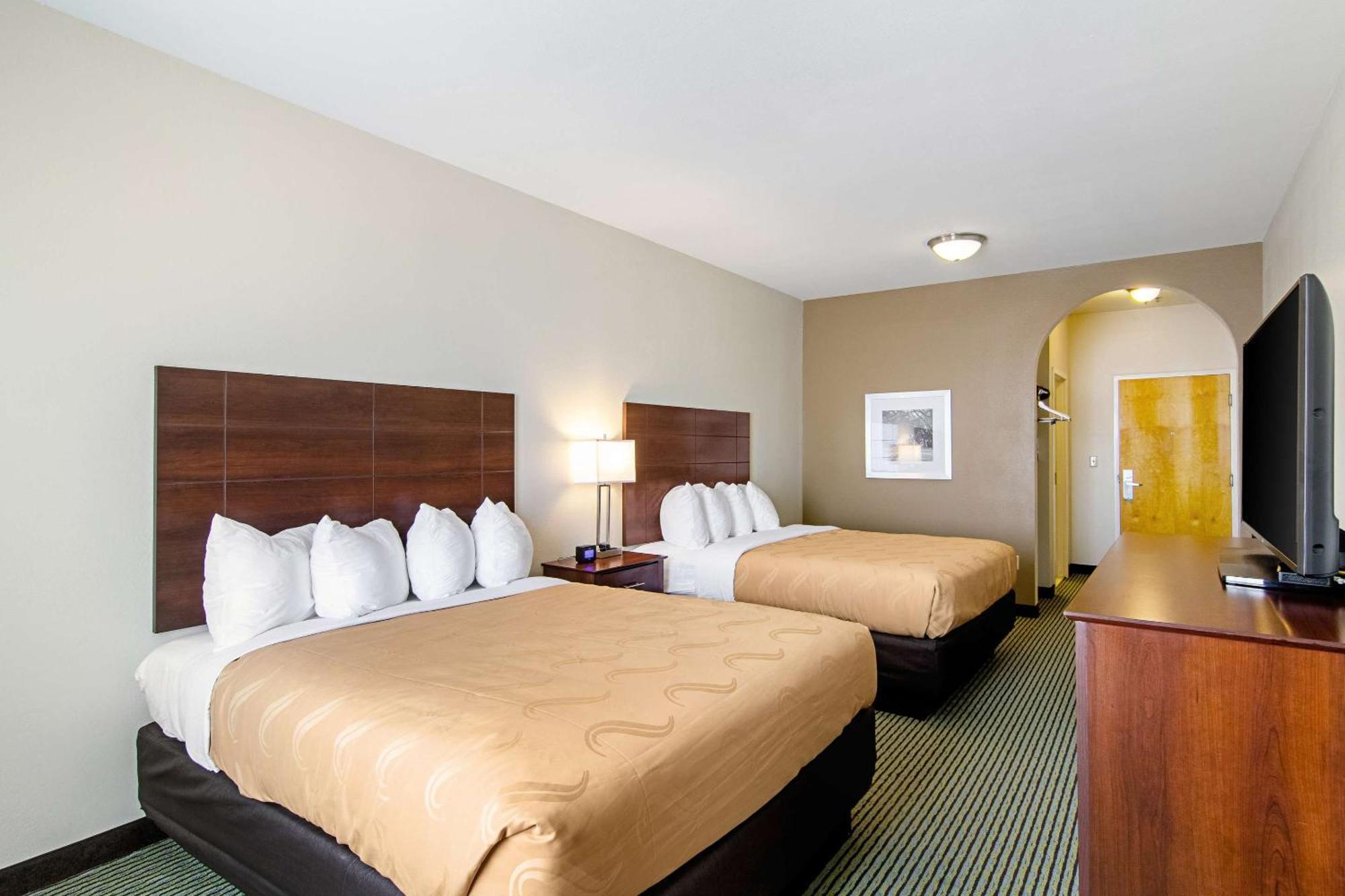 Quality Inn & Suites Near Tanger Outlet Mall Gonzales Eksteriør bilde