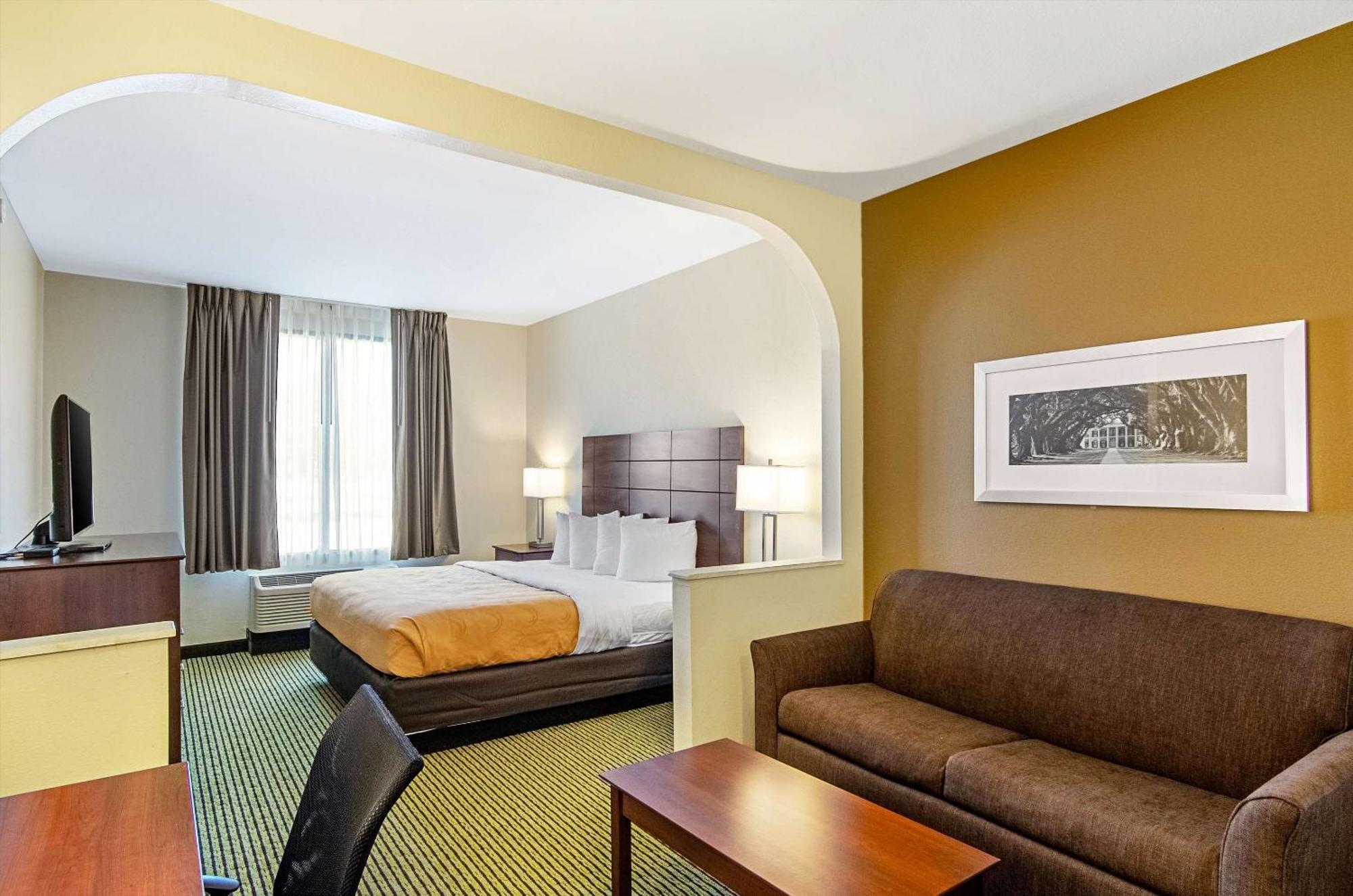 Quality Inn & Suites Near Tanger Outlet Mall Gonzales Eksteriør bilde
