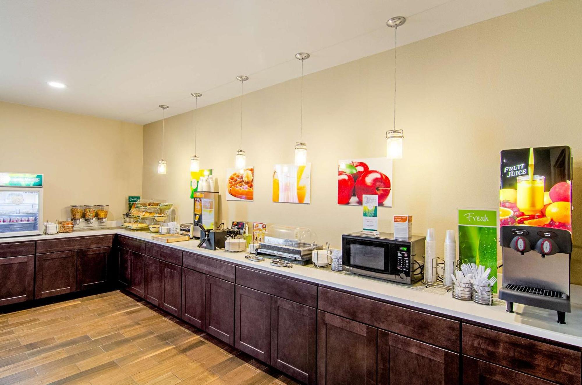 Quality Inn & Suites Near Tanger Outlet Mall Gonzales Eksteriør bilde