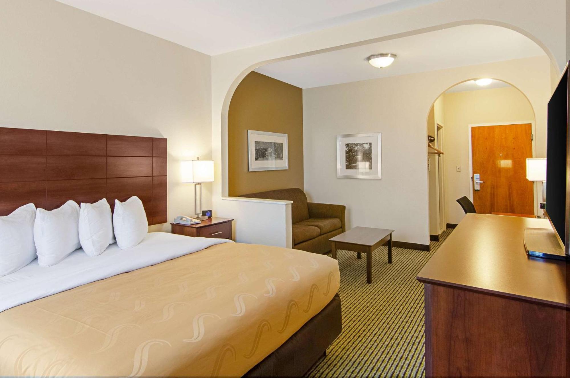 Quality Inn & Suites Near Tanger Outlet Mall Gonzales Eksteriør bilde