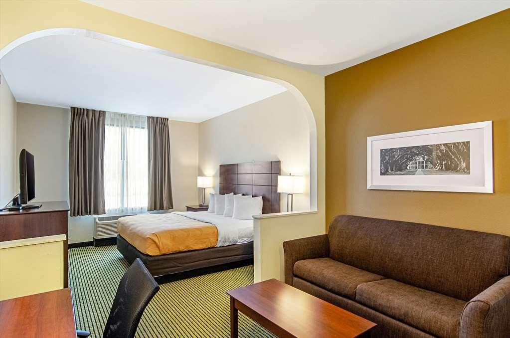 Quality Inn & Suites Near Tanger Outlet Mall Gonzales Rom bilde