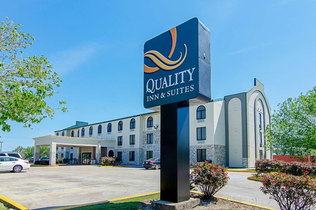Quality Inn & Suites Near Tanger Outlet Mall Gonzales Eksteriør bilde