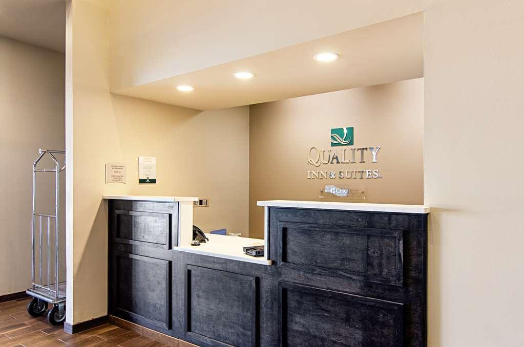 Quality Inn & Suites Near Tanger Outlet Mall Gonzales Interiør bilde