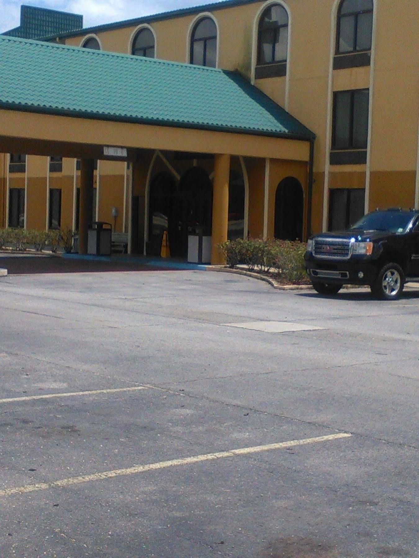 Quality Inn & Suites Near Tanger Outlet Mall Gonzales Eksteriør bilde