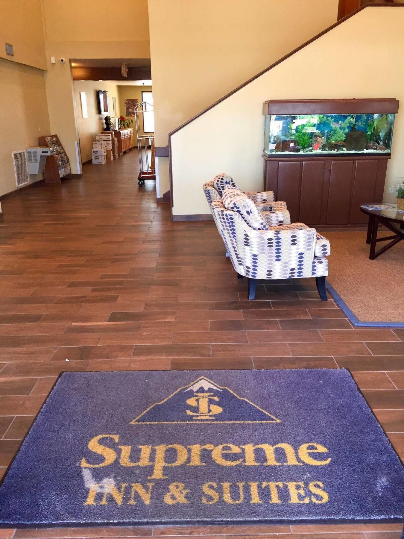 Quality Inn & Suites Near Tanger Outlet Mall Gonzales Eksteriør bilde
