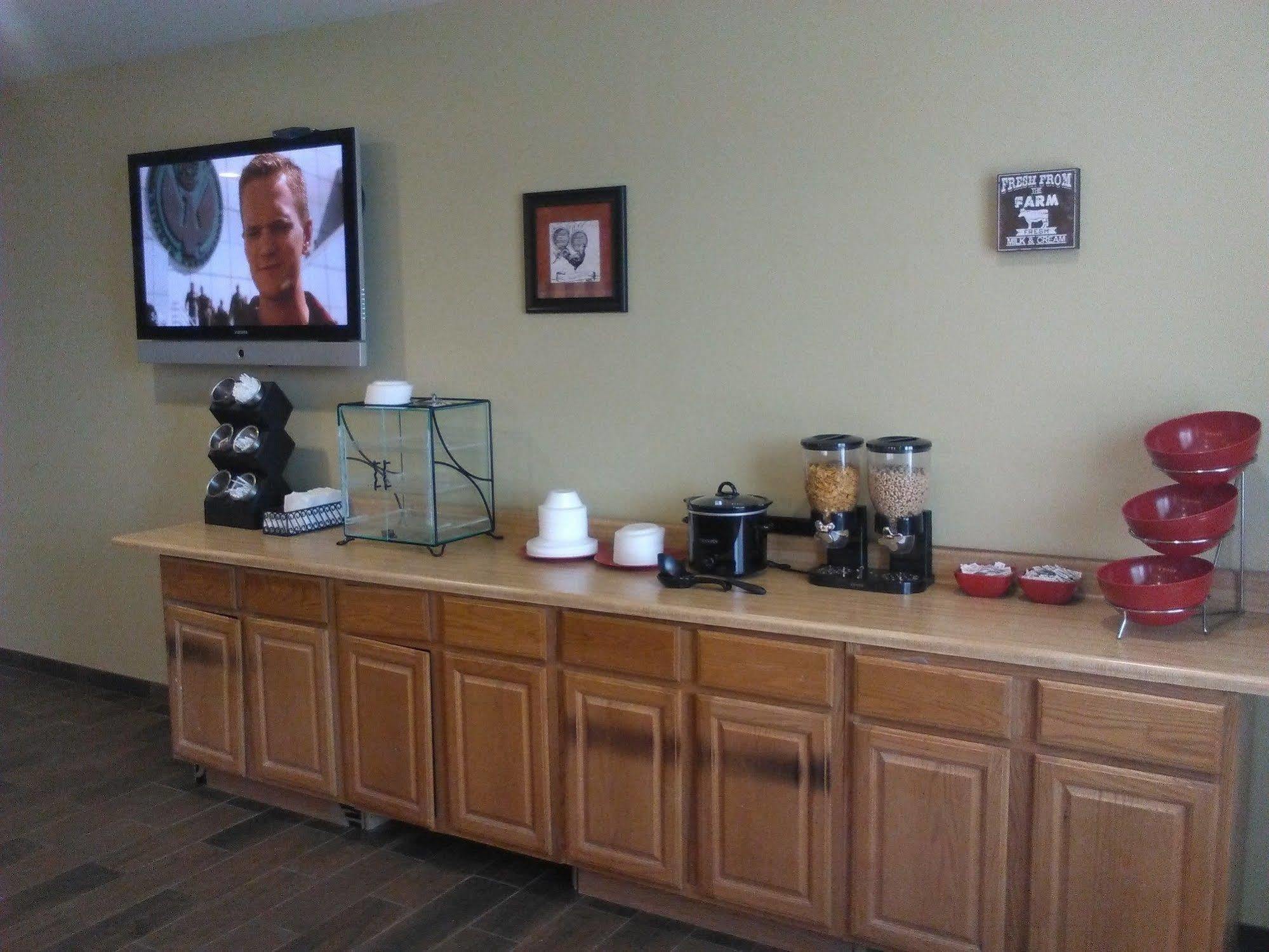 Quality Inn & Suites Near Tanger Outlet Mall Gonzales Eksteriør bilde