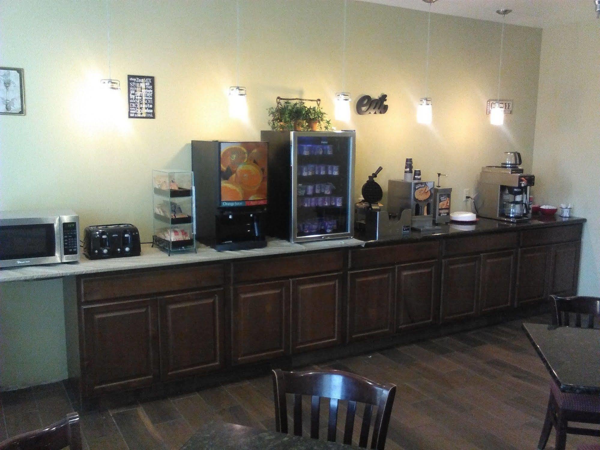 Quality Inn & Suites Near Tanger Outlet Mall Gonzales Eksteriør bilde